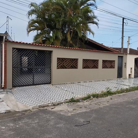 Casa A 50 Metros Da Praia - No Melhor Local Da Pg Βίλα Πράια Γκράντε Εξωτερικό φωτογραφία